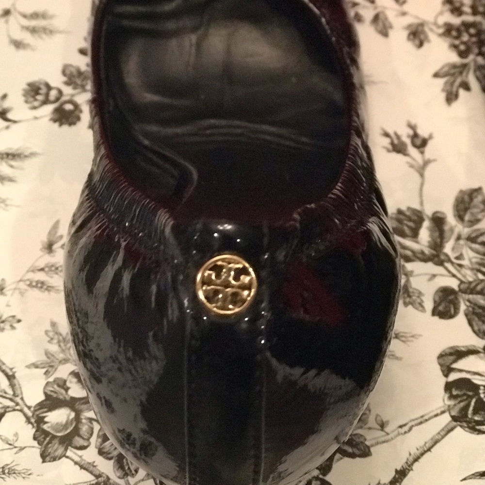 TORY BURCH Black Patent  woodWedge2.5” Heel -Sz8.5
